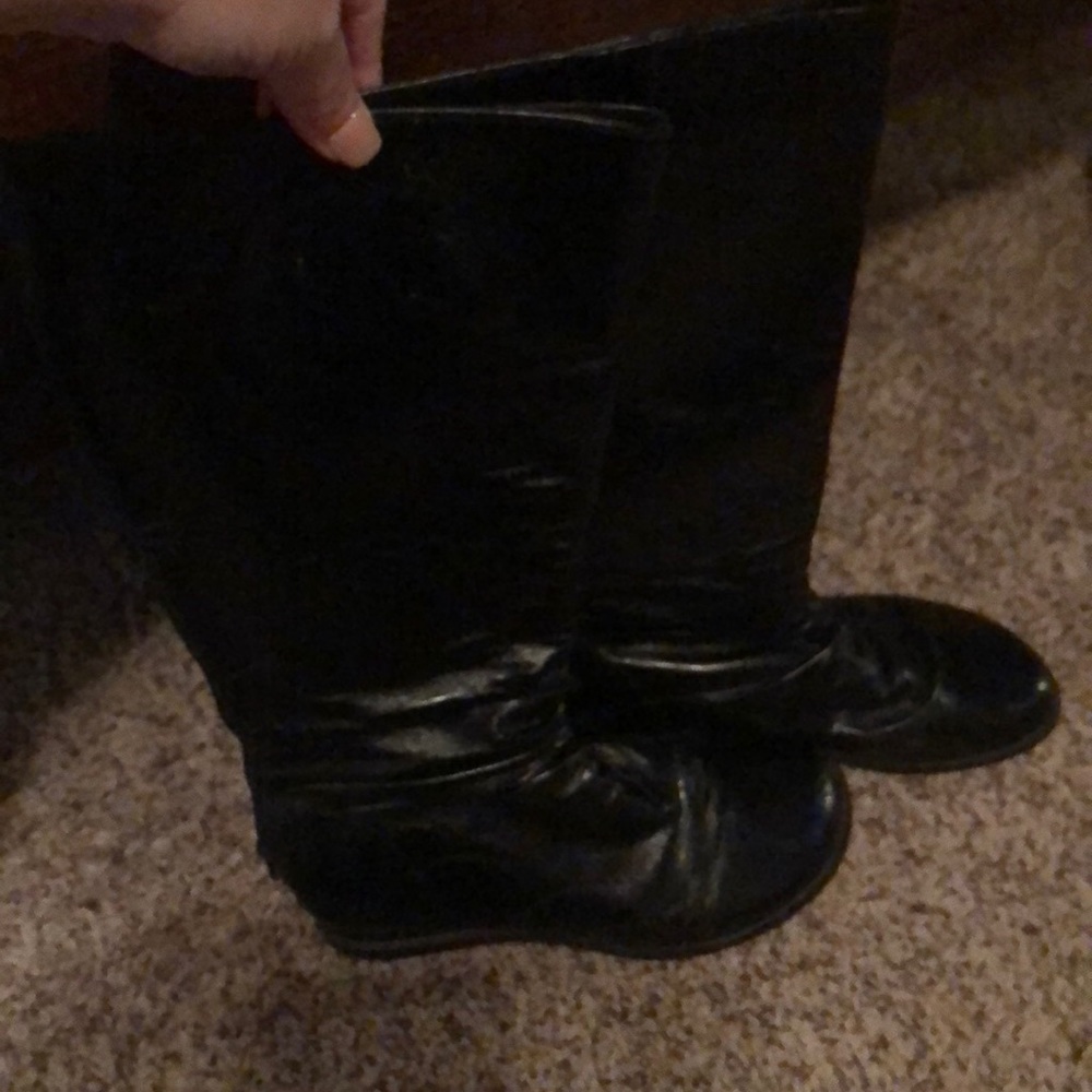 Knee boots